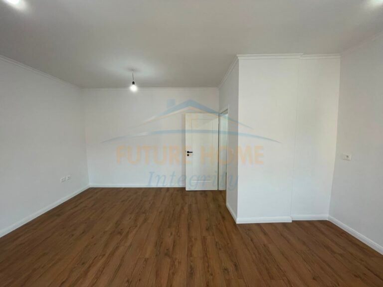 Shitet, Apartament 1+1, Shkolla e Kuqe