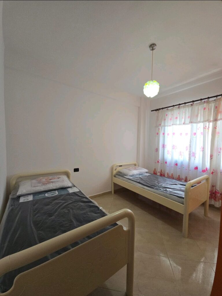 Jepet me qira apartament 2+1+1 Kati 8 jo i fundit Sip.90m2 Adresa: Yzberisht te Nela 6 Çmimi:45.000 lekë