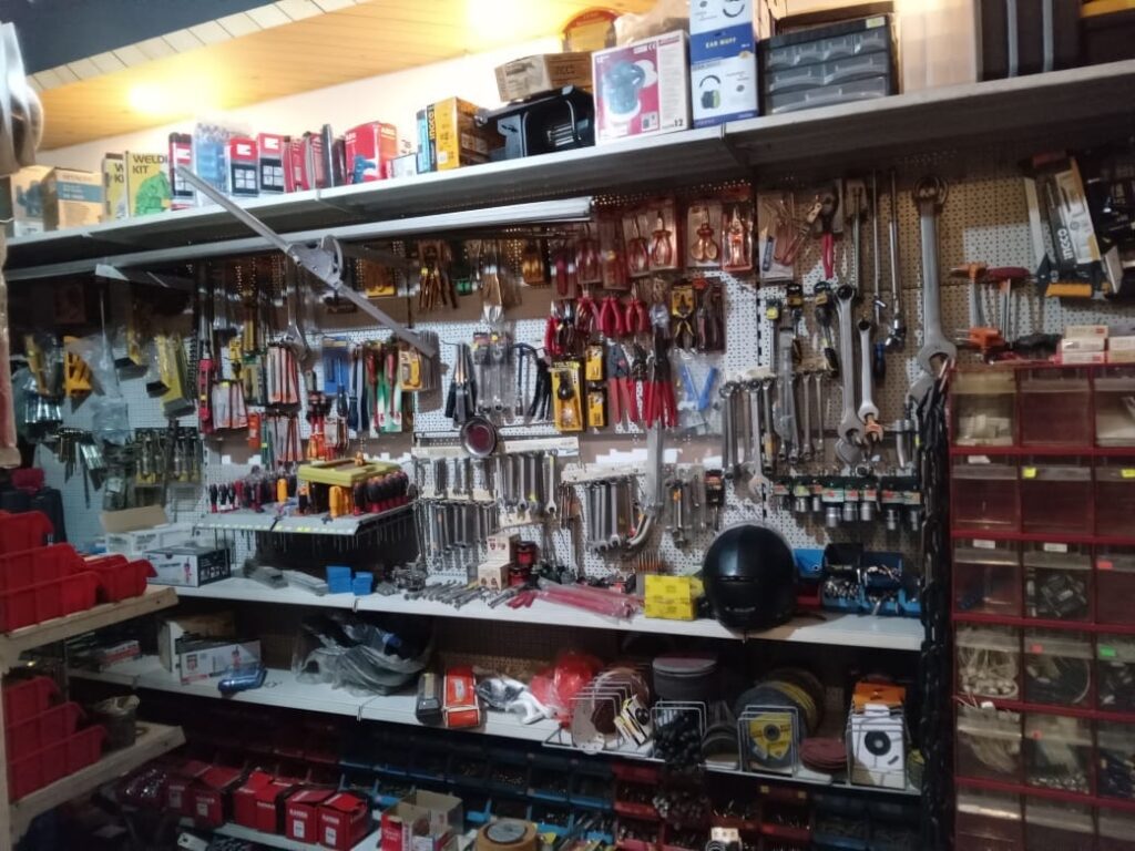 📢 OKAZION! Shiten materialet e një dyqani të madh ndërtimi, me gjithçka që ndodhet brenda, me çmim nën kosto, për arsye emigrimi. Një mundësi shumë e mirë për bizneset ose për këdo që kërkon materiale me çmim të leverdishëm. 20 miljon nen kosto se bejne 35 ashtu me cmim shumice 📲 Për më shumë informacion ose për ta parë nga afër, kontaktoni në WhatsApp: