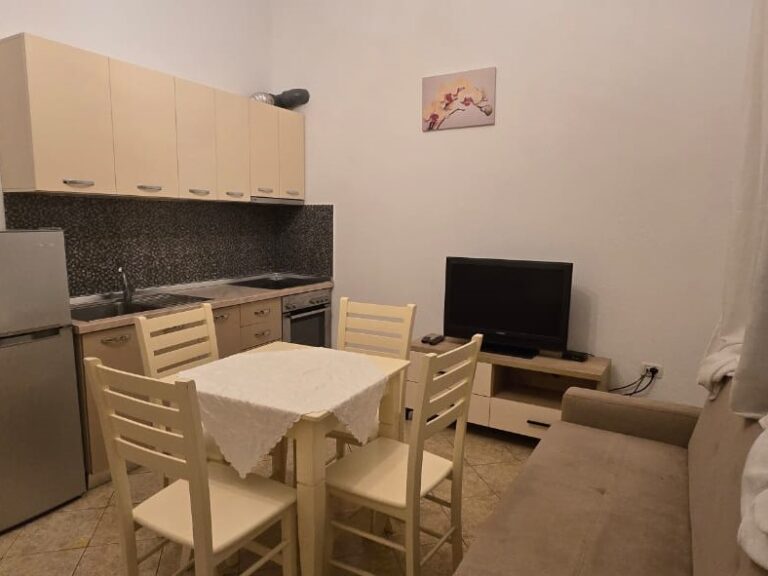 Apartament 1+1 me qira – Stacioni i Trenit !