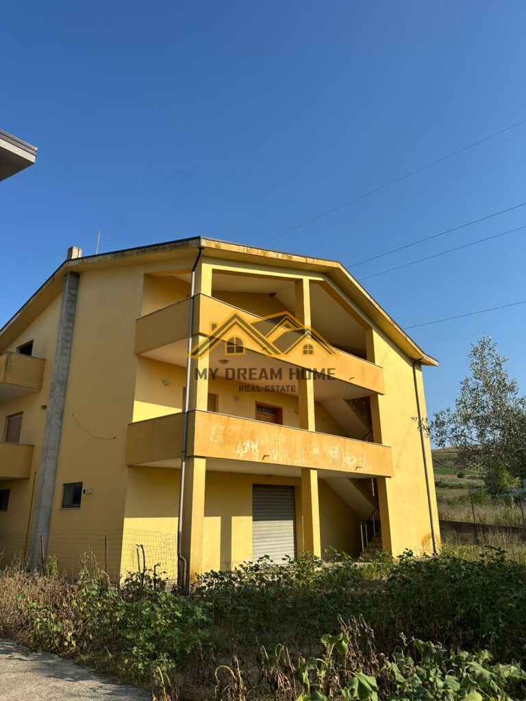 SHITET SHTEPI PRIVATE 3 KATESHE NE PJEZE SHIJAK [DURRES ]
