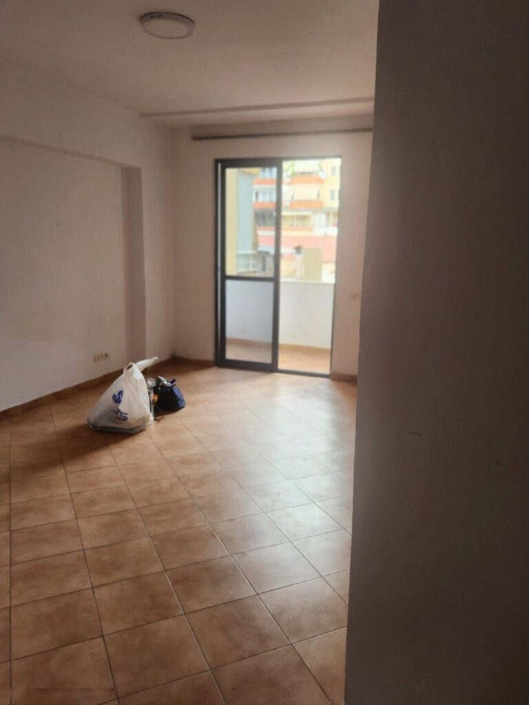 Garsonierë me qera te Myslym Shyri — 40,000 lekë/muaj