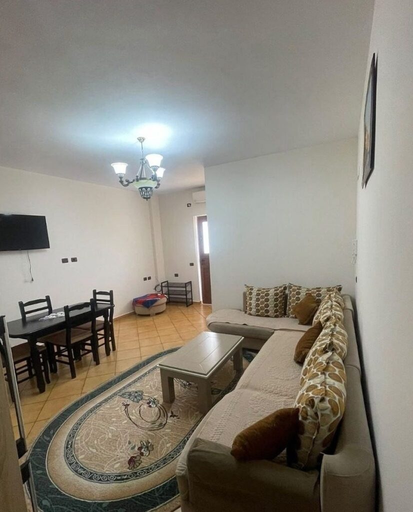Apartament 1+1 me qera te Rruga 5 Maj — 40,000 lekë/muaj