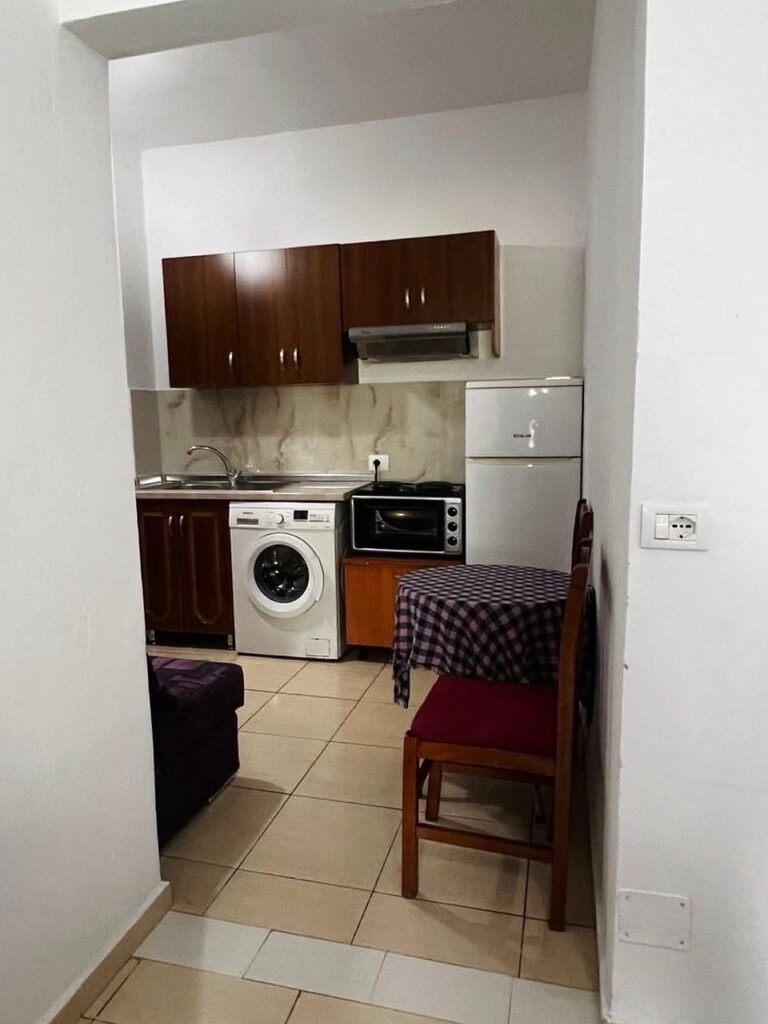 Garsonierë me qira te Rruga 5 Maji, Tiranë – foto 3