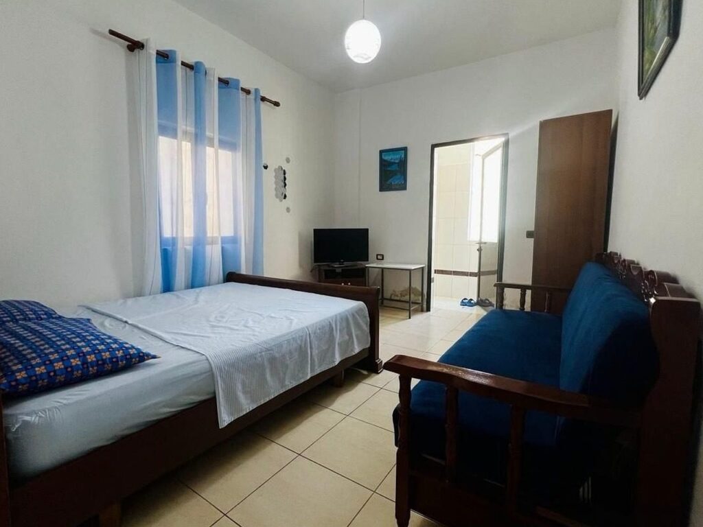 Garsonierë me qira te Rruga 5 Maji, Tiranë – foto 4