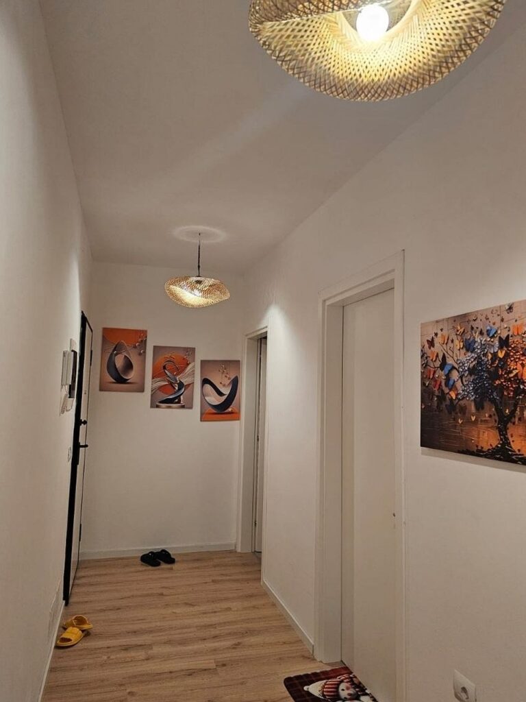 Apartament 2+1 me qera te Kopshti Botanik Zoologjik — 80,000 lekë/muaj