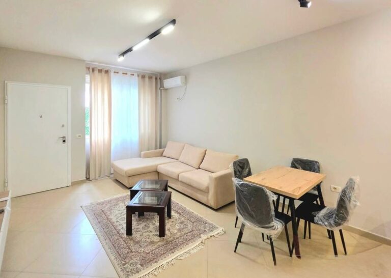 📌APARTAMENT 2+1 ME VERANDË PËR QIRA – Rr. PETI