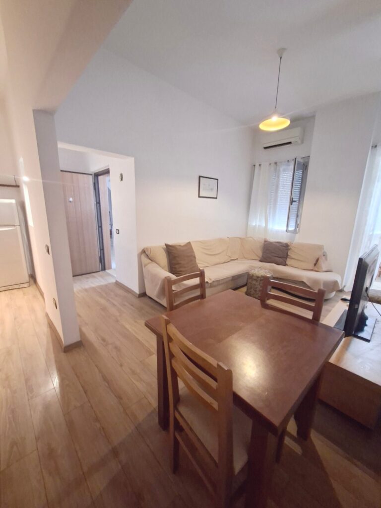 SHITET APARTAMENT 2+1+2 Komuna e Parisit