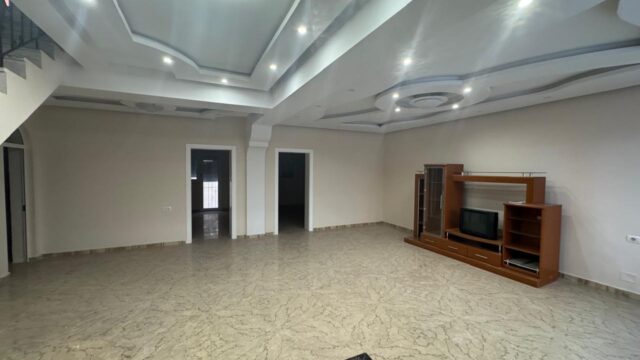 Vilë 2-katëshe me qira në Rrugën e Elbasanit, Tiranë – foto 1