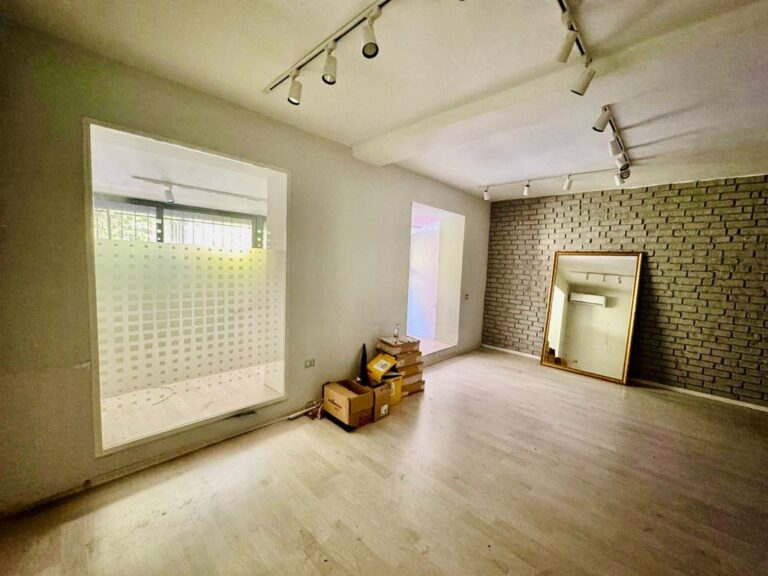 JEPET ME QIRA AMBIENT BIZNESI, 100 m² NË ISH-BLLOK – PRANË KAFE ROMA 1,200 € /Muaj