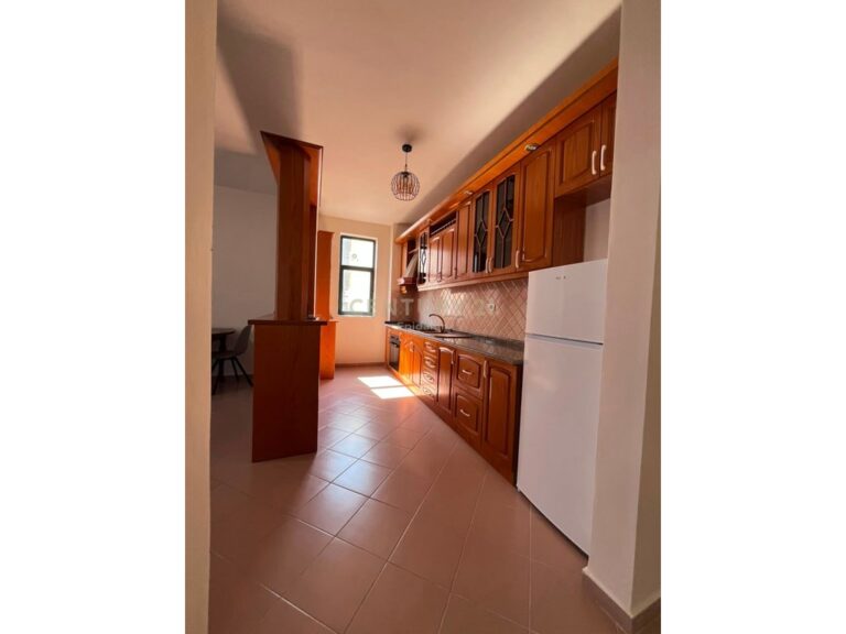 Shitet Apartament 2+1+2 në Plazh, Rrota e Kuqe