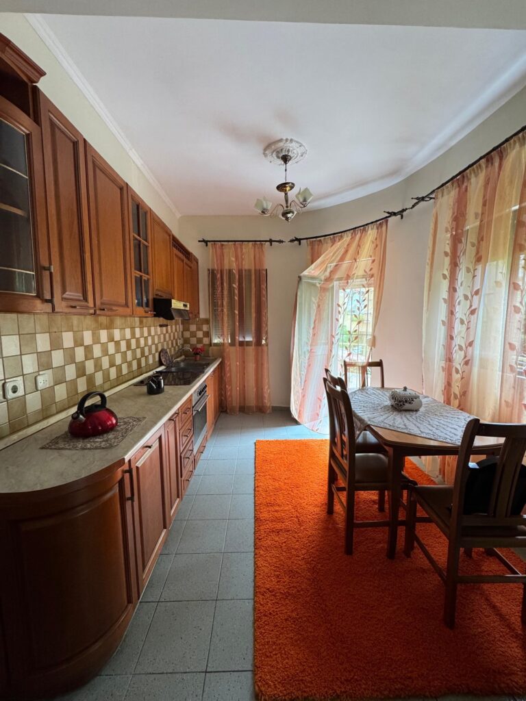 Shitet Apartament