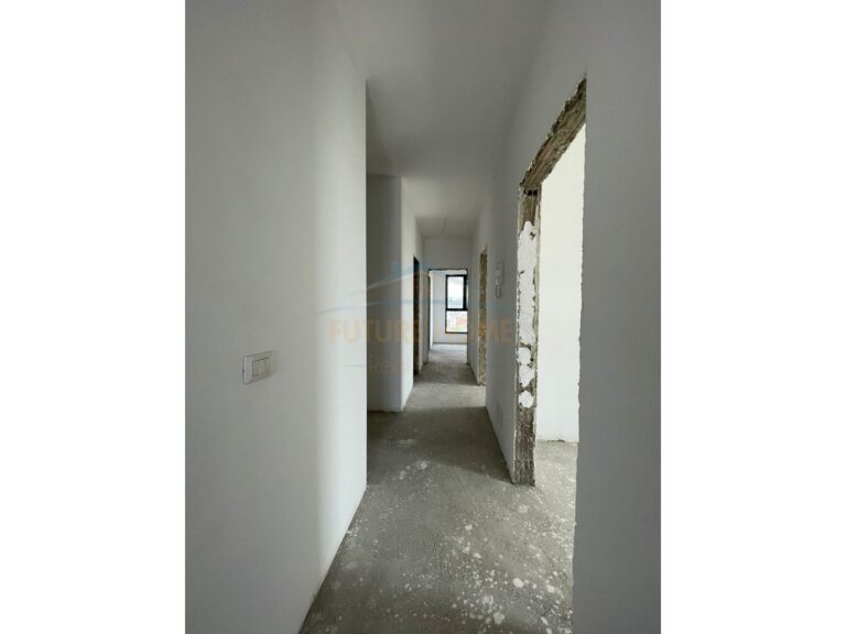 Shitet Apartament 3+1+2+Post Parkimi, Tirana Entry 1, Ish Dogana