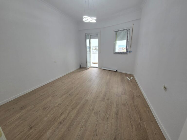 Apartment per shitje 2+1+1. Xhamlliku