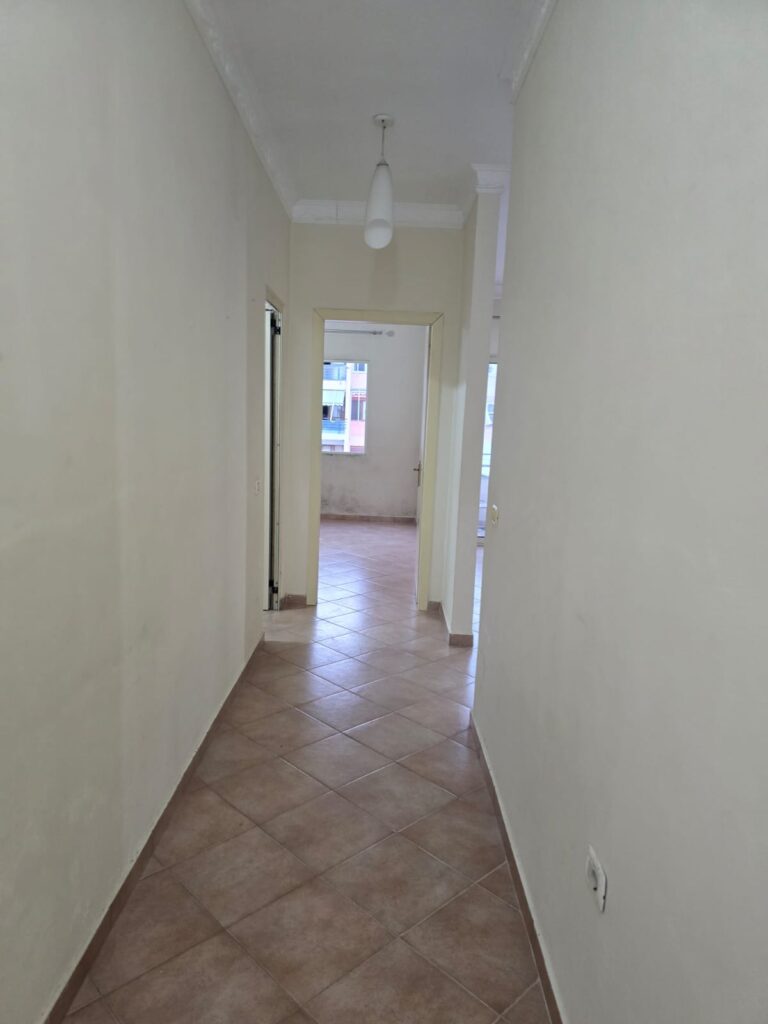 Apartment per shitje 2+1+2.Prane kompleksit Çabej
