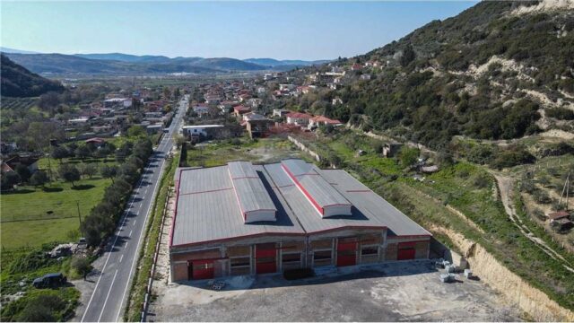 Dyqan me qira për parukeri në Myslym Shyri, Tiranë – foto 3