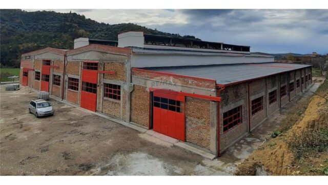 Dyqan me qira për parukeri në Myslym Shyri, Tiranë – foto 6