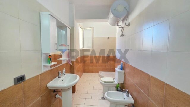 Apartament 2+1+2 me qira në Vlorë – foto 9