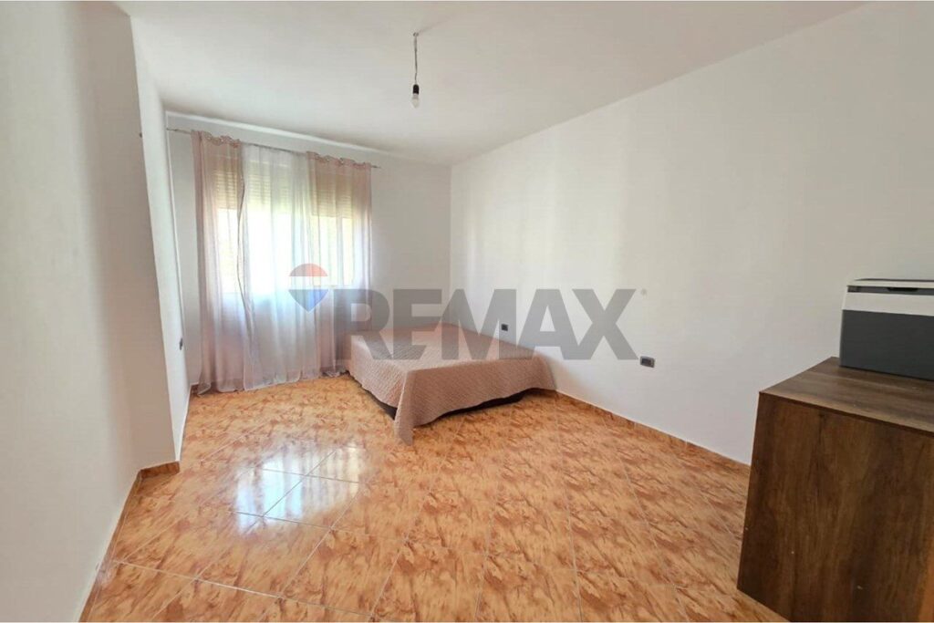 Apartament 2+1+2 me qira në Vlorë – foto 10
