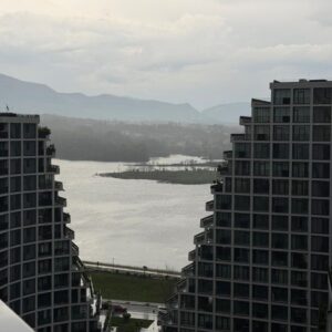 Apartament me verandë te Lake View Residence – foto 1