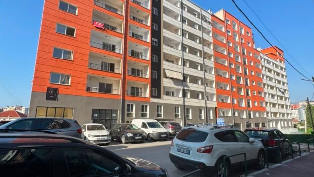 Apartament 2+1 me qira në Komunën e Parisit, Tiranë
