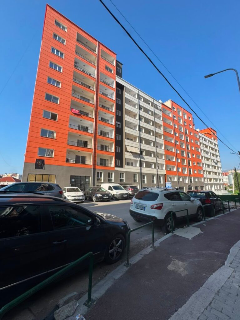 Jepet me qira apartament 2+1 Komuna e Parisit