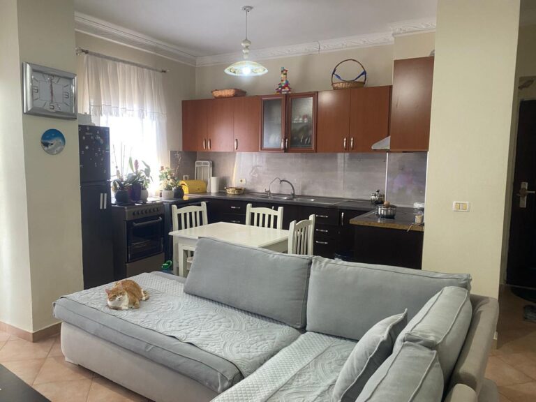 SHITET APARTAMENT 2+1 NE MISTO MAME .PRANE BAR CIAO