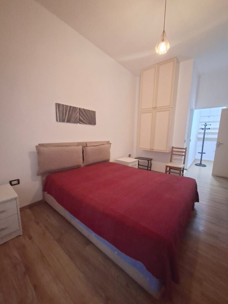 Shitet Apartament 2+1 te Komuna e Parisit
