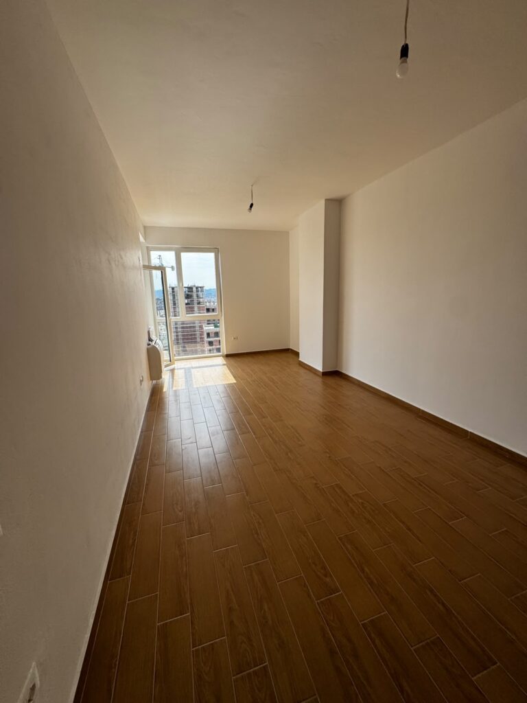 🏢 JEPET ME QIRA | ZYRË – KOMPLEKSI USLUGA