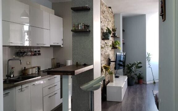 Apartament 2+1 me qira në Komunën e Parisit, Tiranë – foto 1