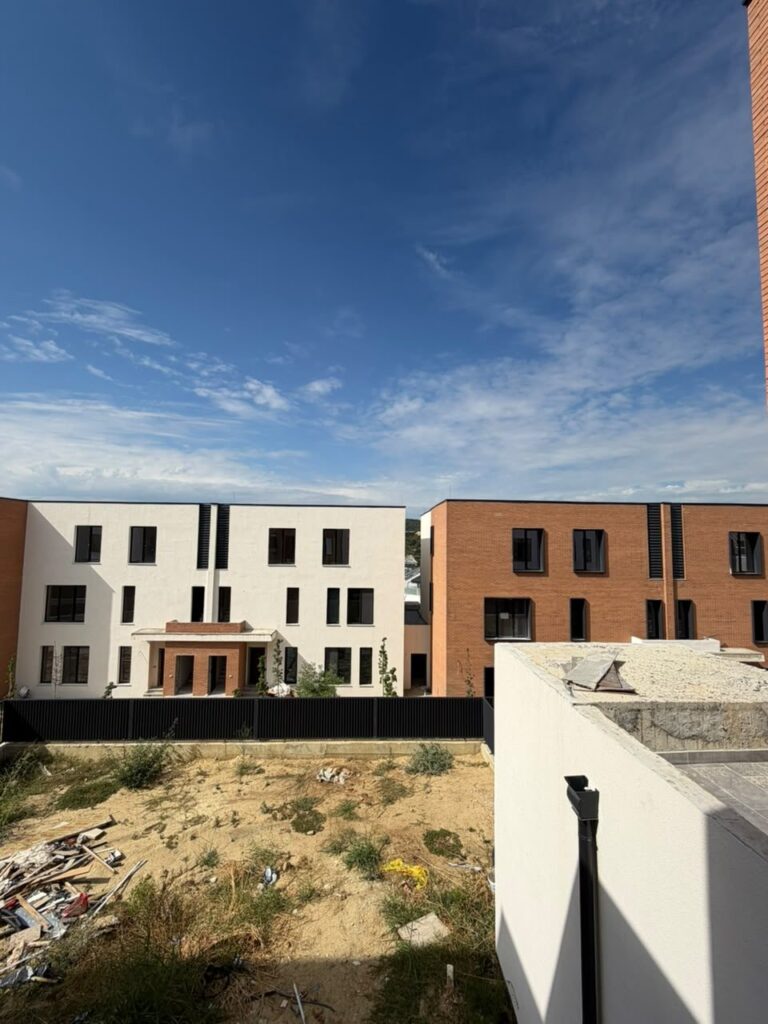 Duplex luksoz në shitje në Lundër pranë TEG, Tiranë