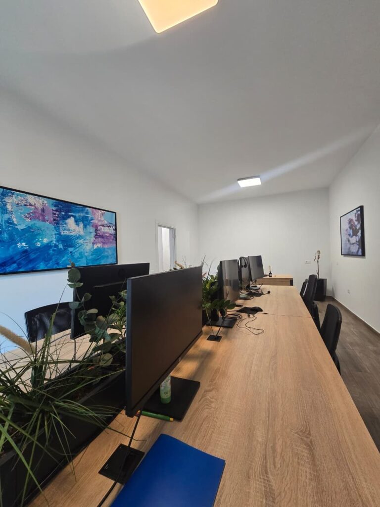 Zyrë 2+1 me qira te Kompleksi Square 21, Tiranë – foto 1