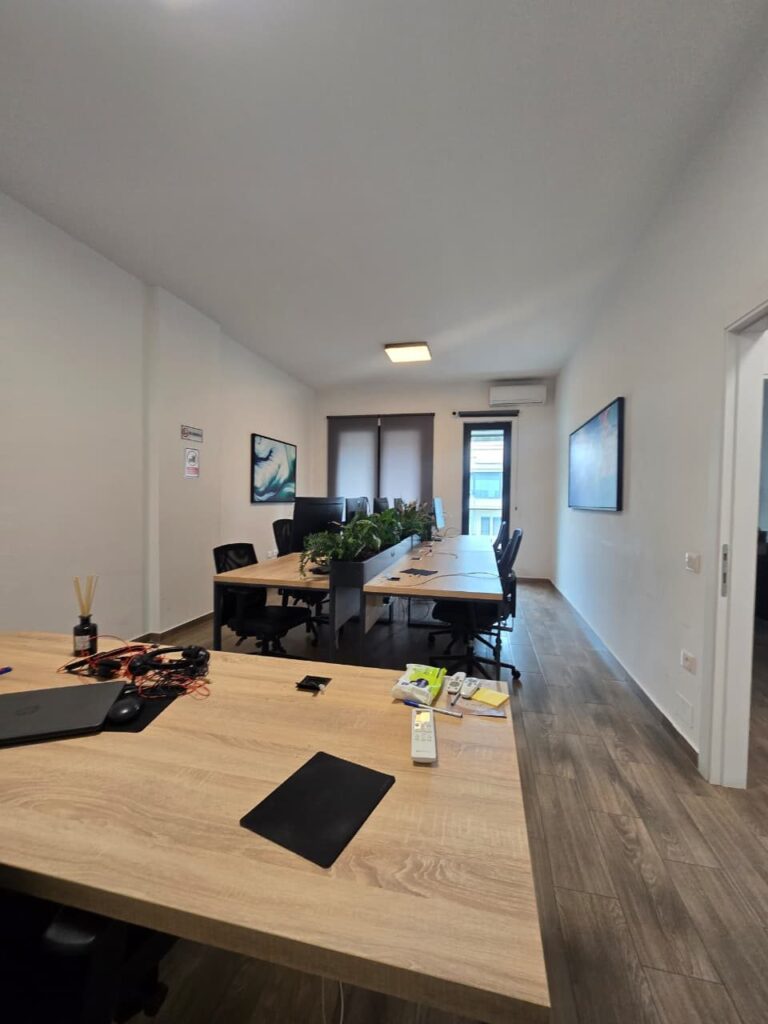 Zyrë 2+1 me qira te Kompleksi Square 21, Tiranë – foto 2