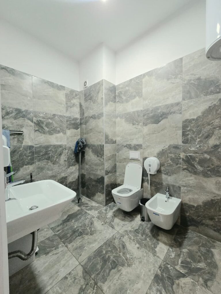 Zyrë 2+1 me qira te Kompleksi Square 21, Tiranë – foto 8