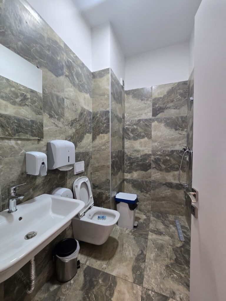 Zyrë 2+1 me qira te Kompleksi Square 21, Tiranë – foto 7