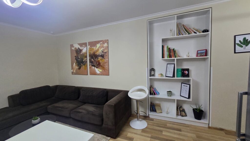 Apartament me qira në Myslym Shyri, Tiranë – foto 1