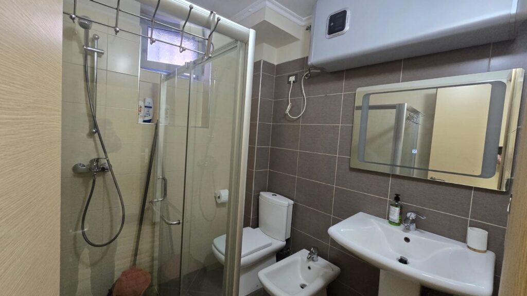 Apartament me qira në Myslym Shyri, Tiranë – foto 4