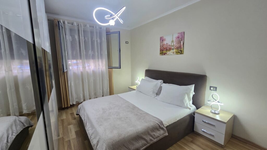 Apartament me qira në Myslym Shyri, Tiranë – foto 6