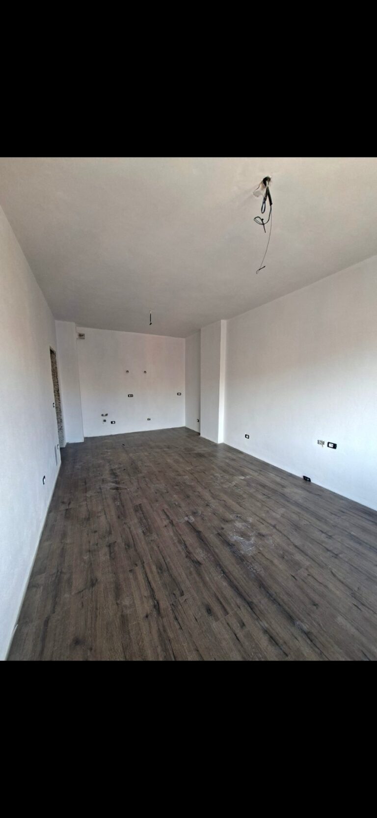 Shitet Apartament 2+1 Kamēz