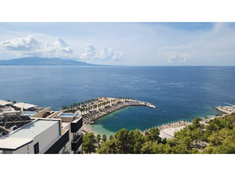 SARANDE, SHESIM APARTAMENT 2+1 ME PAMJE NGA DETI 327,000 € 30,000,000 Lekë