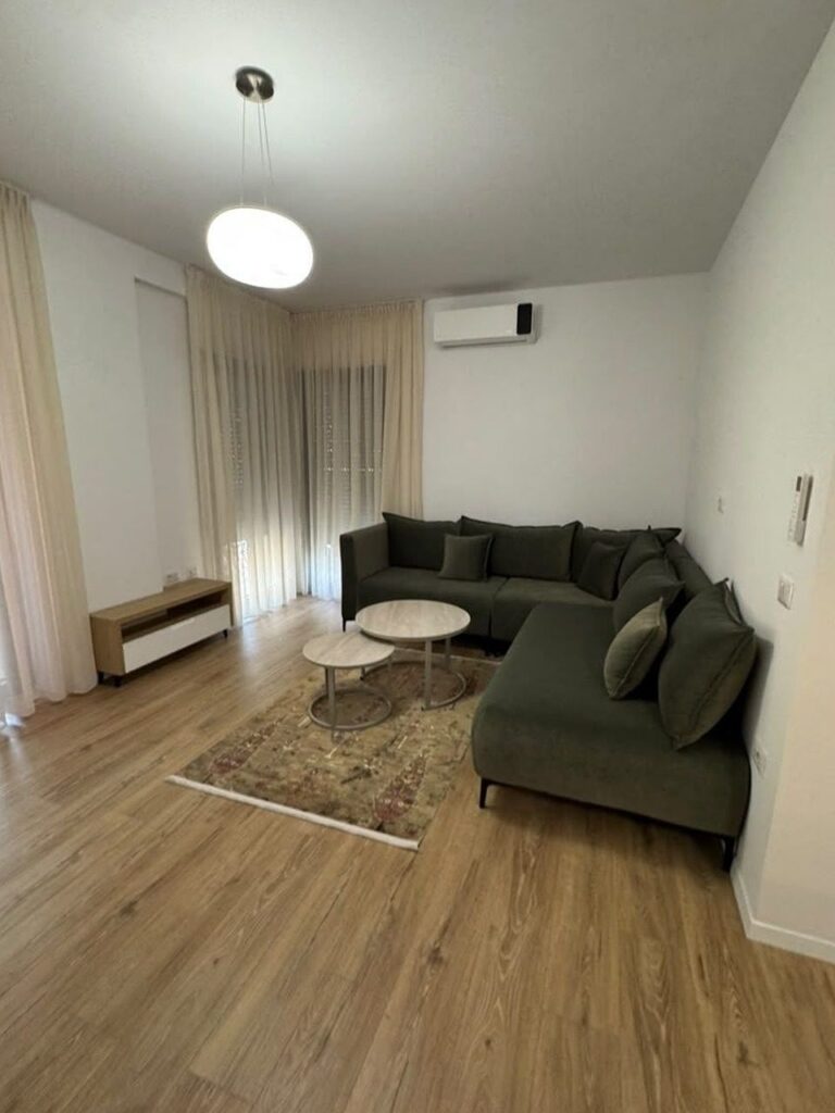 Apartament 1+1 me qera te 21 Dhjetori — 70,000 lekë/muaj