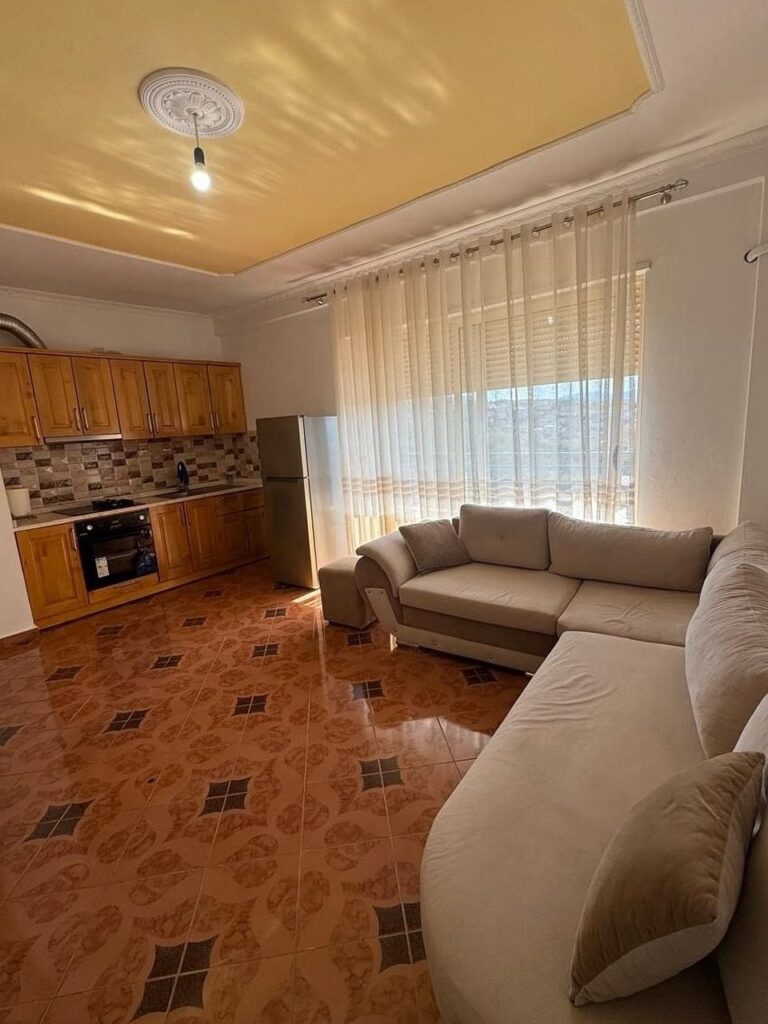 Apartament 2+1 me qera te Fresk — 35,000 lekë/muaj