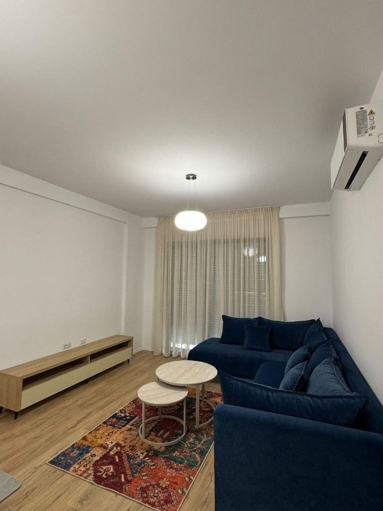 Apartament 2+1 me qera te 21 Dhjetori — 80,000 lekë/muaj