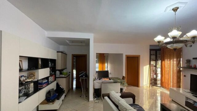 Apartament 2+1 me qira në Komunën e Parisit, Tiranë – foto 2