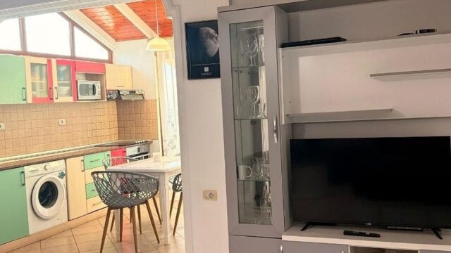 Apartament 1+1 me qira në Rrugën Fortuzi, Qendër, Tiranë – foto 2