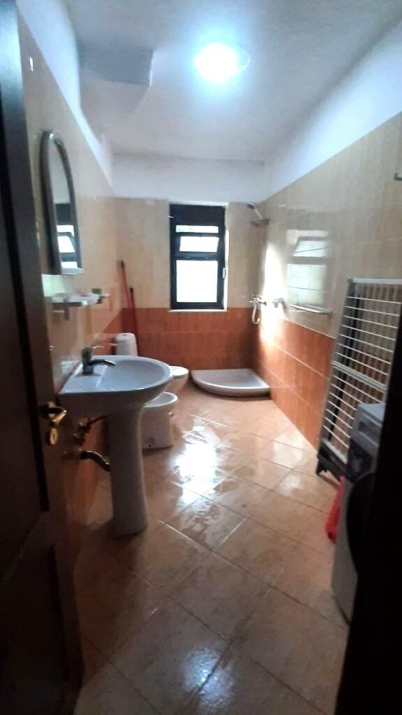 Apartament 1+1 me qira në Ali Demi, Tiranë – foto 4