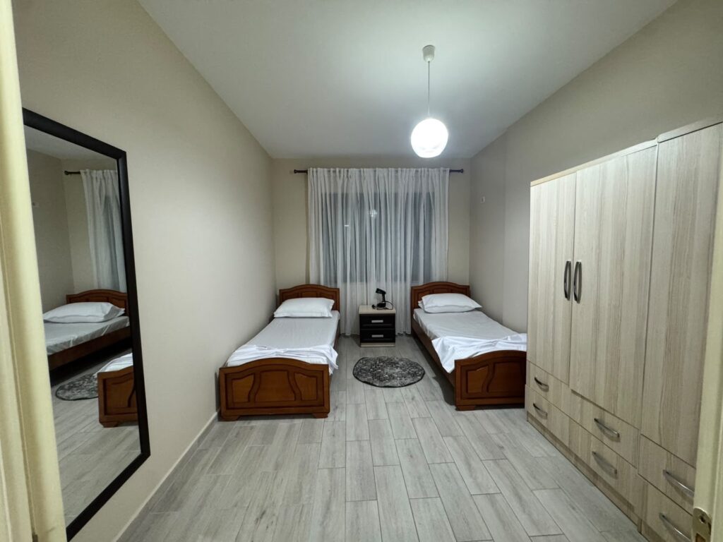 Apartament 2+1 me qira pranë Rrethit të Astirit, Tiranë – foto 3