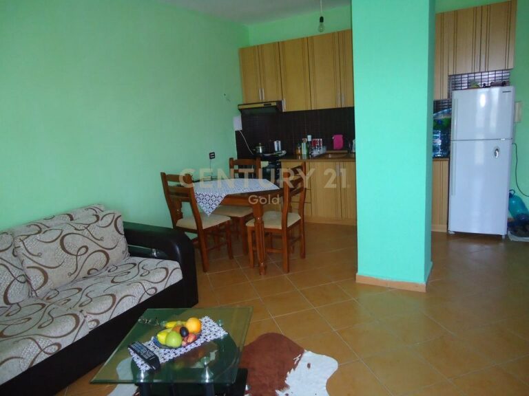 SHESIM APARTAMENT 1+1 I MOBILUAR NË GOLEM – ZONA E BREGDETIT!