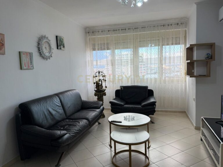Jepet me qira apartament 2+1+2 prane Kazazit
