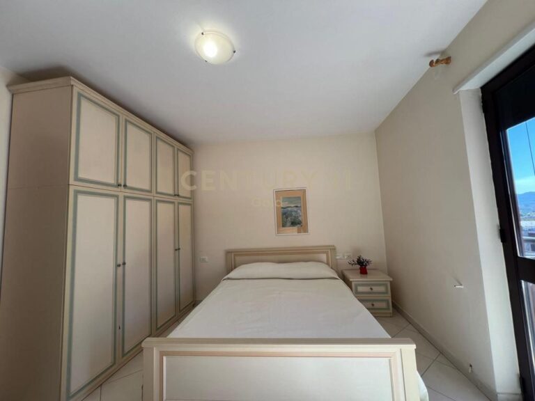 SHESIM APARTAMENT 2+1+2 – RRUGA E BARRIKADAVE!!